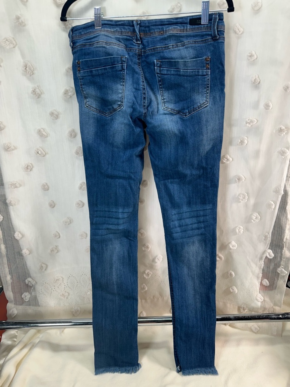 Almost Famous Women’s Distressed Dark Blue Mid-Rise Skinny Jeans Size 9 - Picture 4 of 5